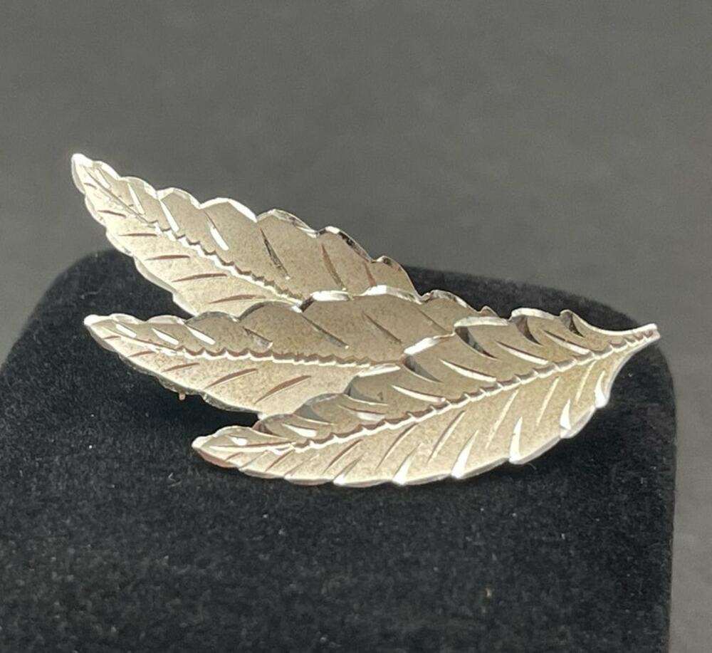 CCQ Sterling Silver Three Feathers Pin Satin Finish Carved Details Layered 925